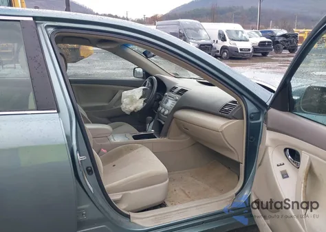 2010 Toyota Camry Le z USA, uszkodzony, nr VIN 4T1BF3EK5AU524236